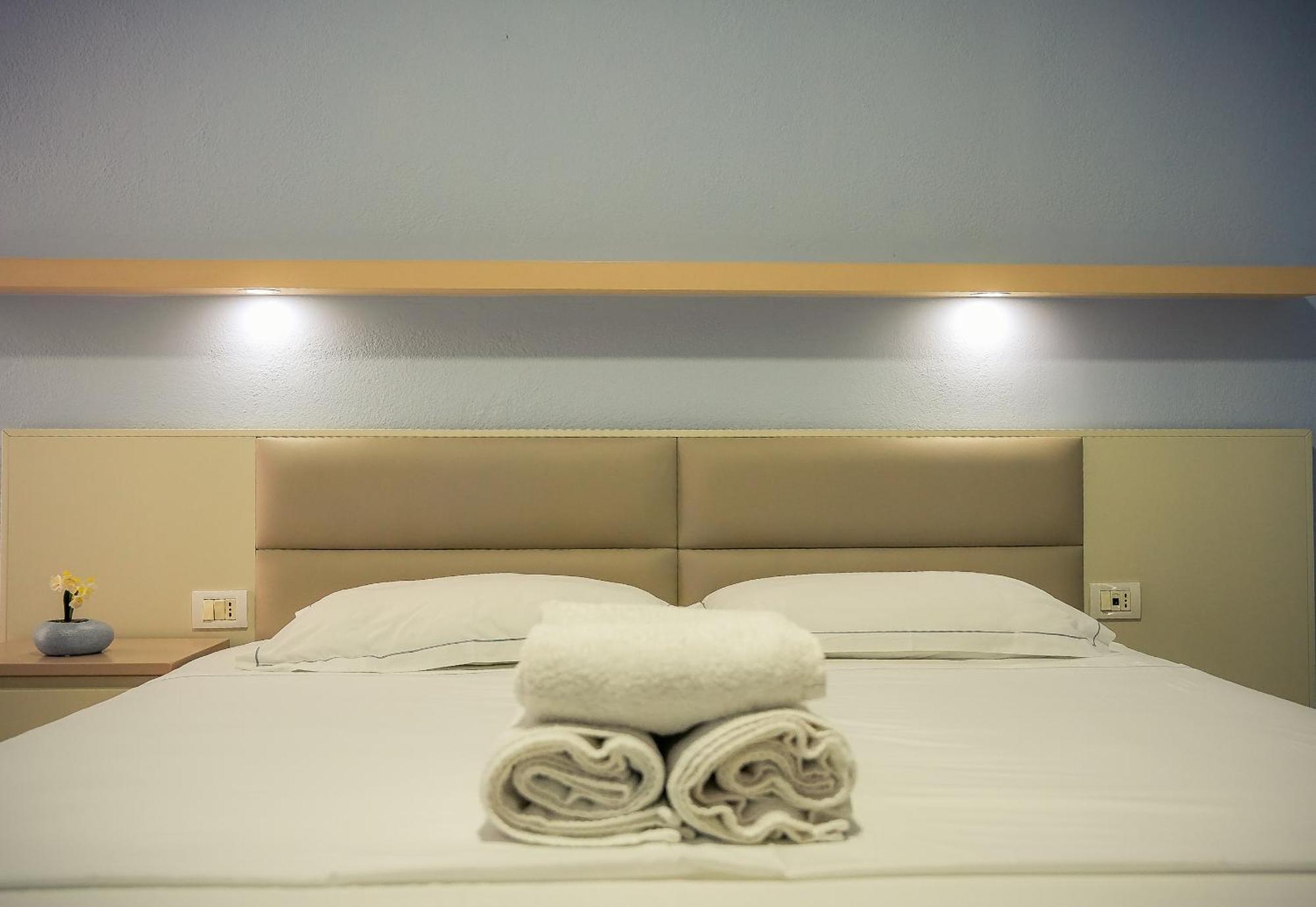 Hotel Andi ドゥラス エクステリア 写真